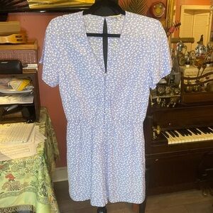 Rails Sophia Romper in Sky Blue Daisies. Size XS. Excellent condition no belt